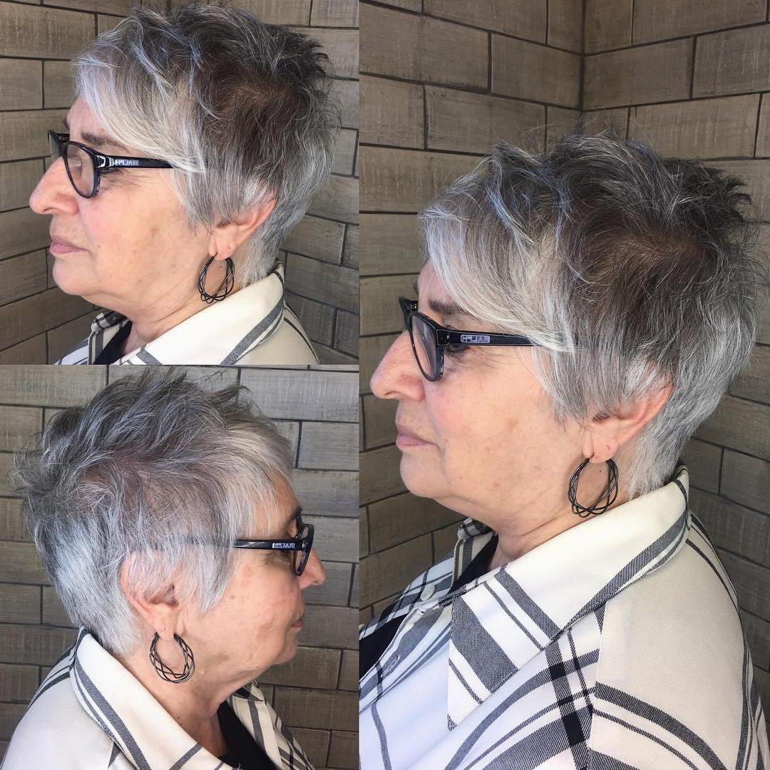 Pixie grigio con frangia per donna con occhiali